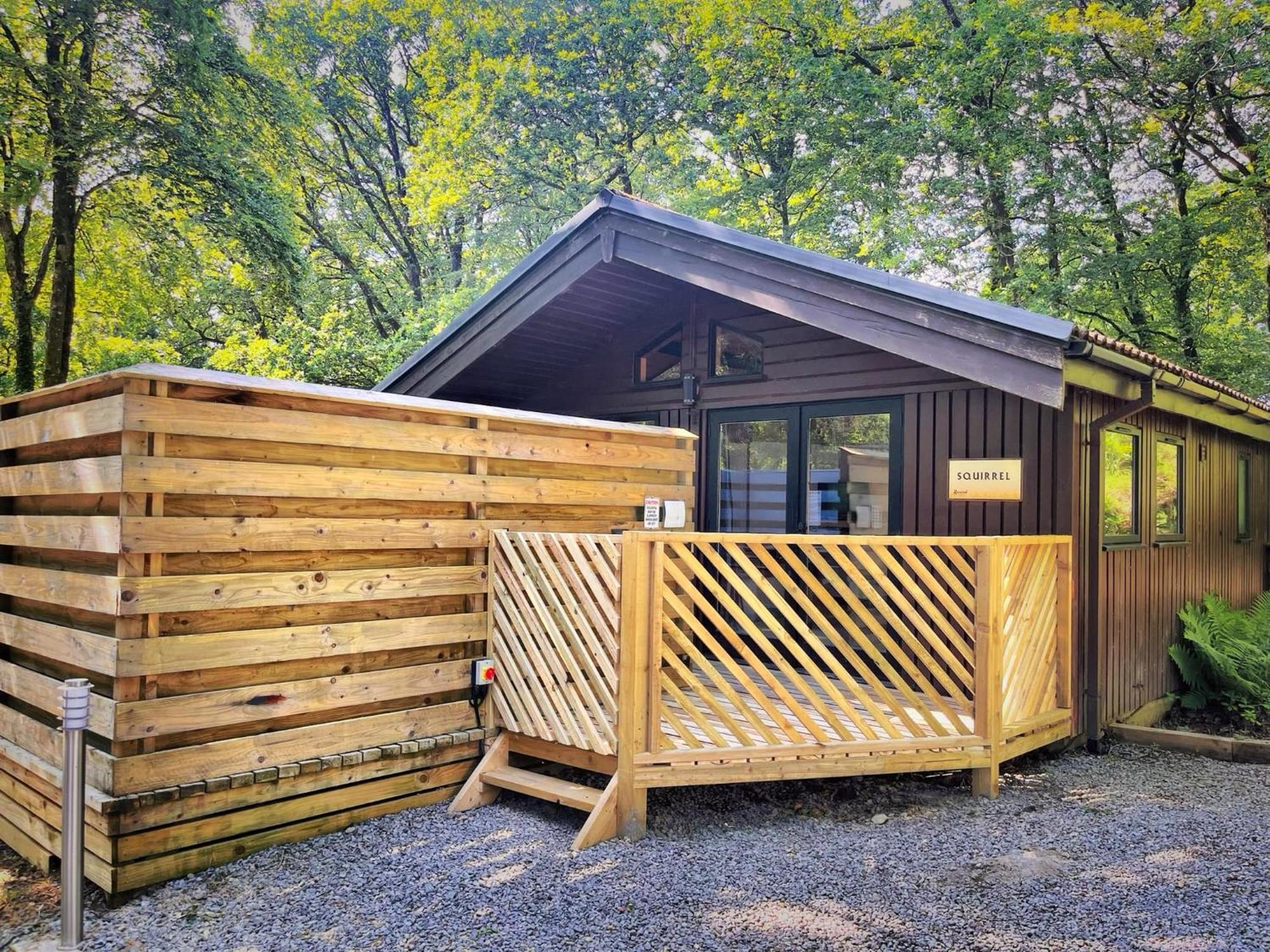 The Squirrel Lodge - Hot Tub - Pet Friendly - Pembrokeshire-Tenby Carmarthen Kültér fotó